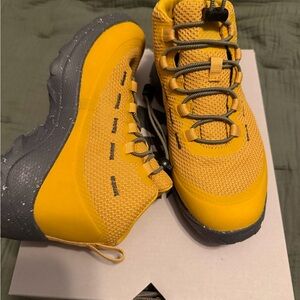 REI Flash Apex Yellow Kids' Hiking Shoe Box Label